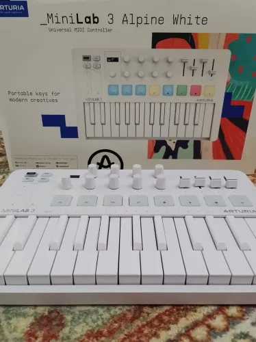 Arturia Minilab 3 Alpine White