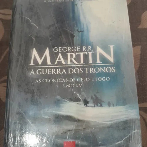 Livro A guerra dos tronos George R.R Martin