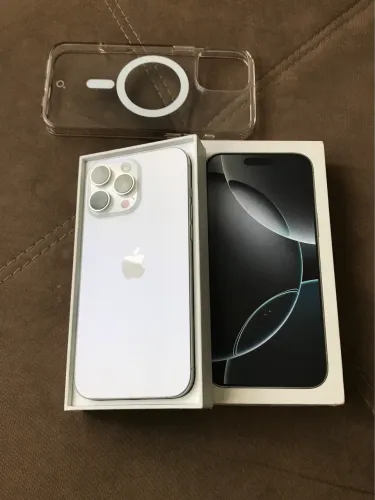 iPhone 16 Pro Max impecável 1 ano de uso, lindo perfeito