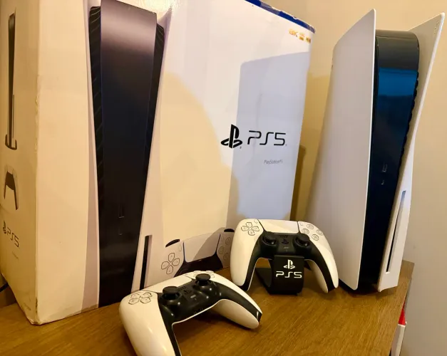 PS5 com leitor novíssimo e 2 controles novos