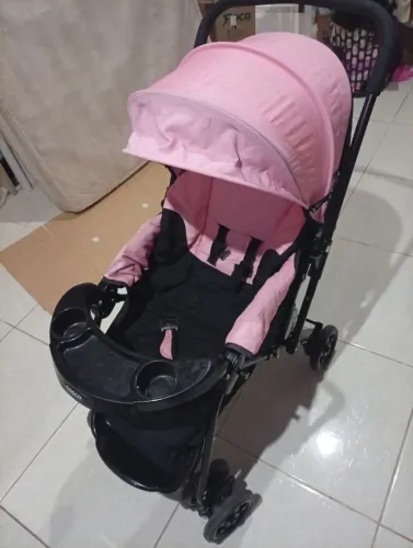 Carrinho de bebê menina 