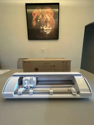 Vende-se Cameo 5a Silhouette Novíssima, usada somente pra teste