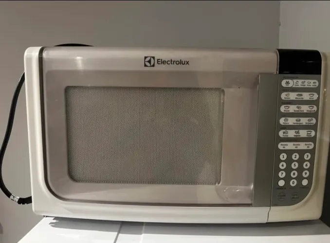 Vende se microondas eletrolux 30litros
