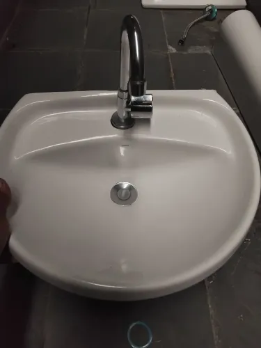lavatório de banheiro completo e tanque de louça