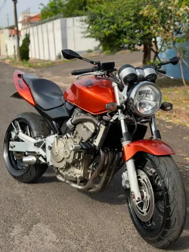 Hornet carburada boas conservação