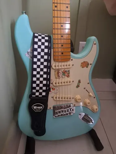 Kit Guitarra Stratocaster Azul Bebê + Amp EWA GT20