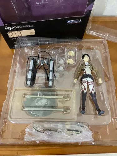 Action figure articulada colecionável: Levi Ackerman - Attack on Titan