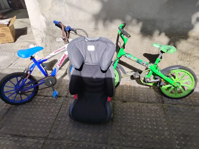 Cadeira auto mais duas bicicletas infantis para carro 