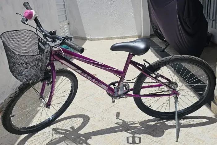Bike Aro 24 Feminina (Lilas) em estado de nova (pouco usada)