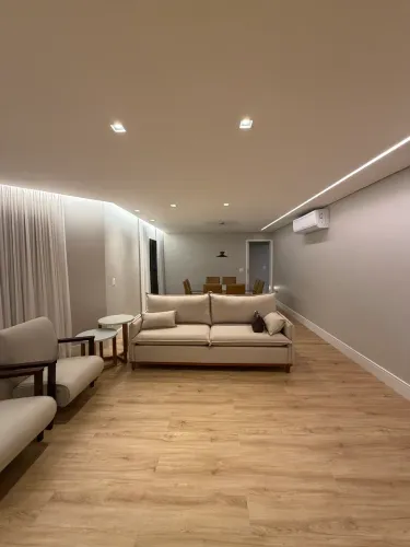 SOFA BEGE LINHO 4 LUGARES SEMI NOVO USADO MENOS DE UM MÊS