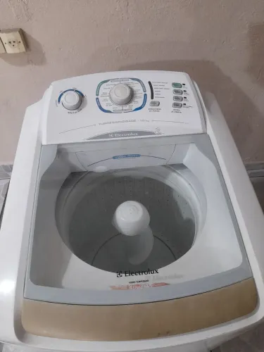 Maquina de lavar roupa 10kg.
