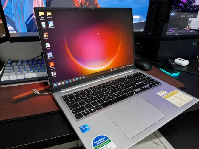 Notebook ASUS i7-1255U 8GB 256GB NVMe - Estado Excelente