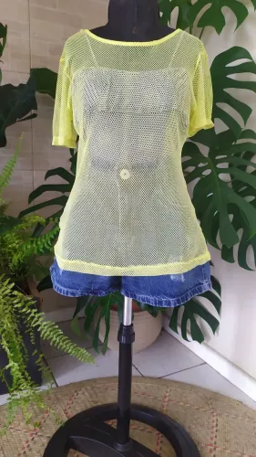 Blusa em tela amarela Tam único