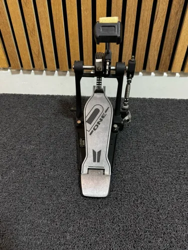 Pedal de Bumbo D-one DP10 Simples