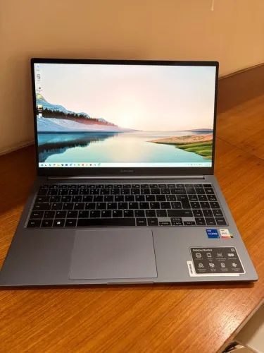 Samsung Galaxy Book 4 15.6 FullHD LED, 16GB, 512 GB SSD, Iris Xe