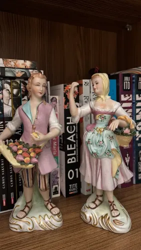 Bonecos de porcelana
