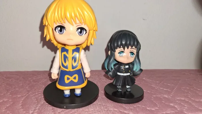 2 figures - tokito de demon slayer e kurapika de hunter x hunter