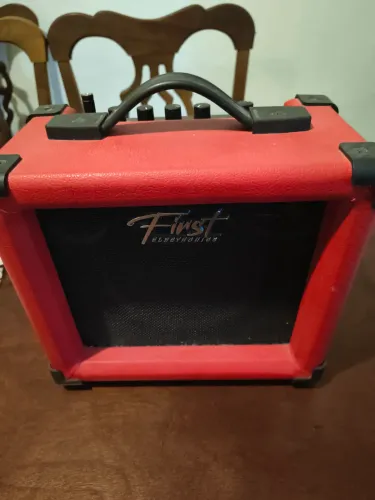 Amplificador First Eletrônica + cabo p10 e adaptador para fones de fio