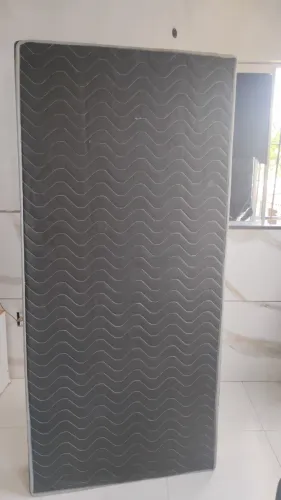 Base e colchão solteiro