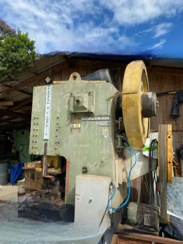 Prensa Excêntrica 160 Ton. Acompanha  Matriz..funcionando perfeitamente. 