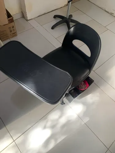 Cadeira para manicure com rodinha e gaveta embutida 