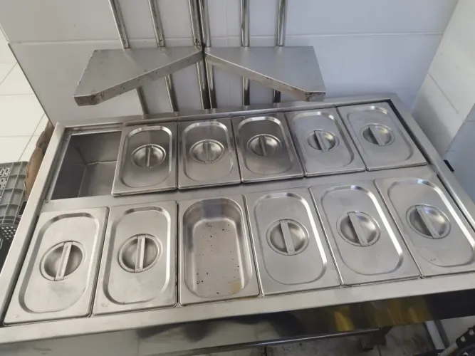 Vende-se buffet térmico compacto (banho Maria) 220V