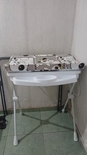 Banheira com suporte e trocador galzerano.