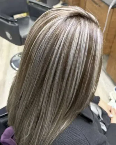 Faço mechas, tintura, secagem, corte de cabelo feminino e masculino, trabalho em casa