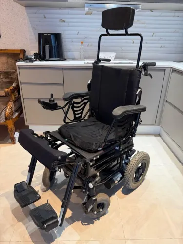 Cadeira de rodas motorizada Freedom Stand-Up  R$ 12.000