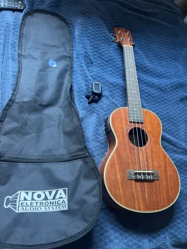 Ukulele Tenor Elétrico