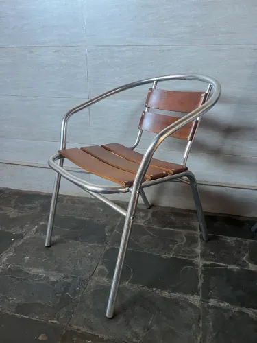 Cadeira alumínio com madeira