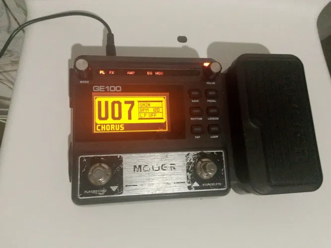Pedaleira Moeer GE100