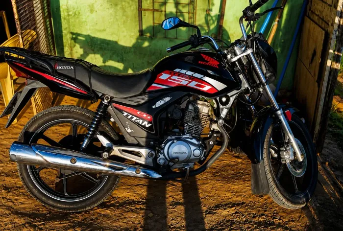 Moto Titan 150 filé só pegar e roda interessado chama no PV *92