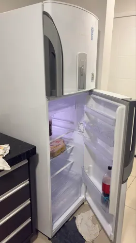 Gelareira Panasonic NR-BT40BD1WA Frost Free top Freezer
