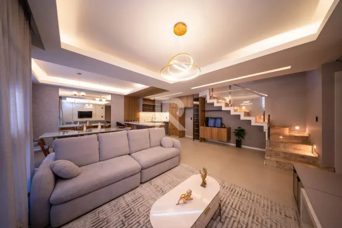Casa em Condomínio com Vista Livre, 4 quartos 2 Vagas para Locação, 192 m² - Santa Felicid