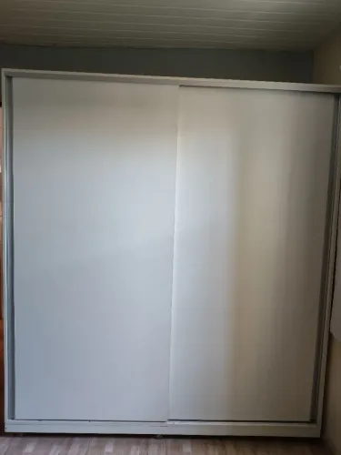 Guarda roupa de madeira(100°/ MDF)