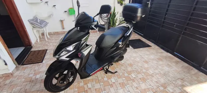 Scooter Honda elite preta segundo dono 17500km