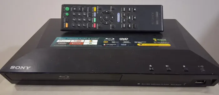 DVD Blu-ray Disc Sony BDP-S1100. Usado funcionando perfeitamente, com controle remoto.