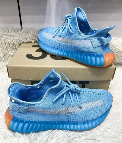 Tênis yezzy boost 38 ao 43 azul BB mais cores disponíveis 