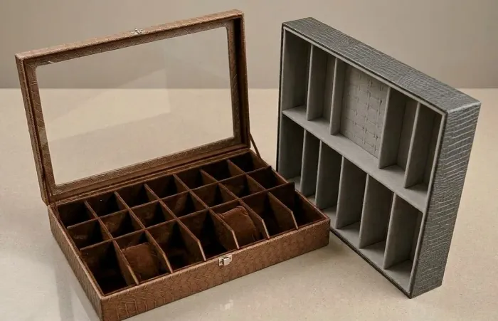 Kit 2 Organizadores Porta Relógios, anéis, brincos e jóias grandes (couro, seminovos)