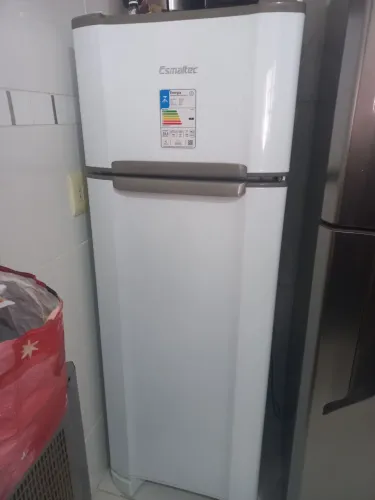 Geladeira Esmaltec 255 litros 110v