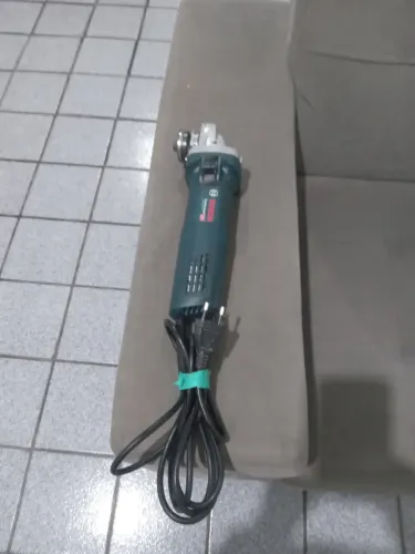 Vende-se uma lixadeira novisma contato *65