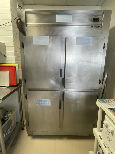 Refrigerador Vertical Conveniência 570L