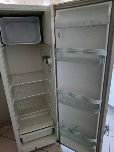 Vende- se geladeira