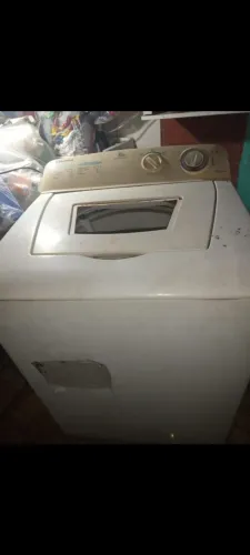 Máquina para concerto liga porém precisa manutenção 