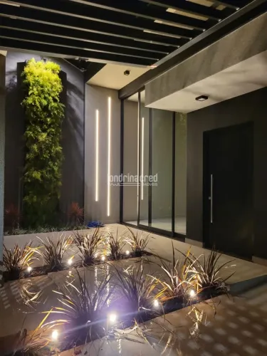 Casa de alto Padrão à venda em Arapongas com piscina, suíte e mezanino