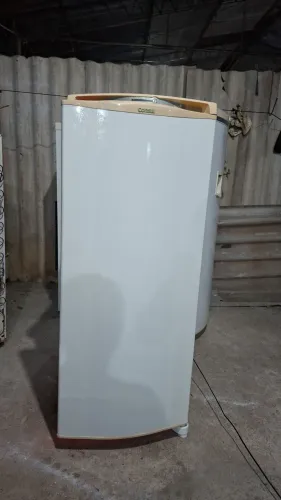 VENDO GELADEIRA CONSUL 300LTS NUM TÁ LINDA NÃO MAS FUNCIONANDO PERFEITAMENTE POR 530 REAIS