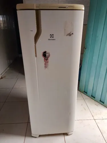Geladeira Electrolux Frost Free gelando muito já lavada e pronta pra uso *