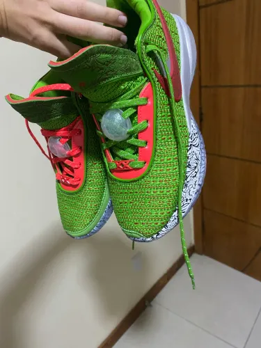 Tenis lebron xx usado poucas vezes completo