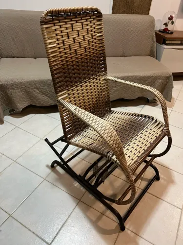 Cadeira de Balanço Trançada